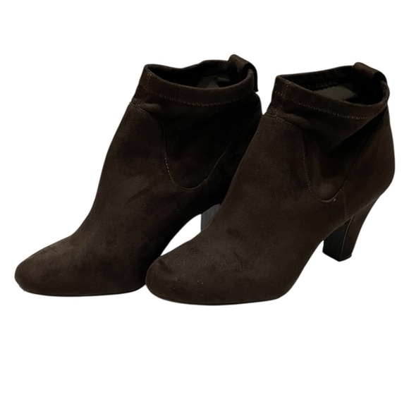 BCBG BROWN DELILAH FAUX SUEDE SLIP ON ANKLE BOOTS SZ 8M EUC - Picture 8 of 15